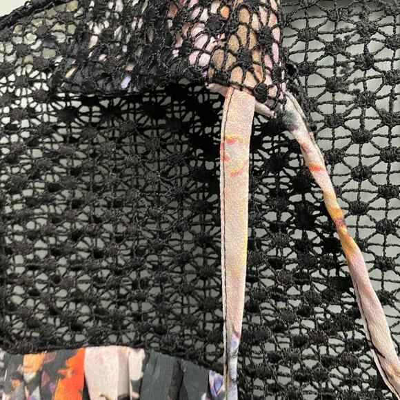 Hazel Size Large Black Floral Loose Fit Lightweight Top Crochet Accent - Picture 2 of 5